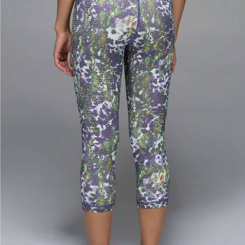 Lululemon Wunder Under Crop || *Full-On Luxtreme (Roll Down) 3/4 Size 8 c